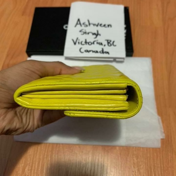 Authentic Chanel lambskin wallet - Picture 2 of 8